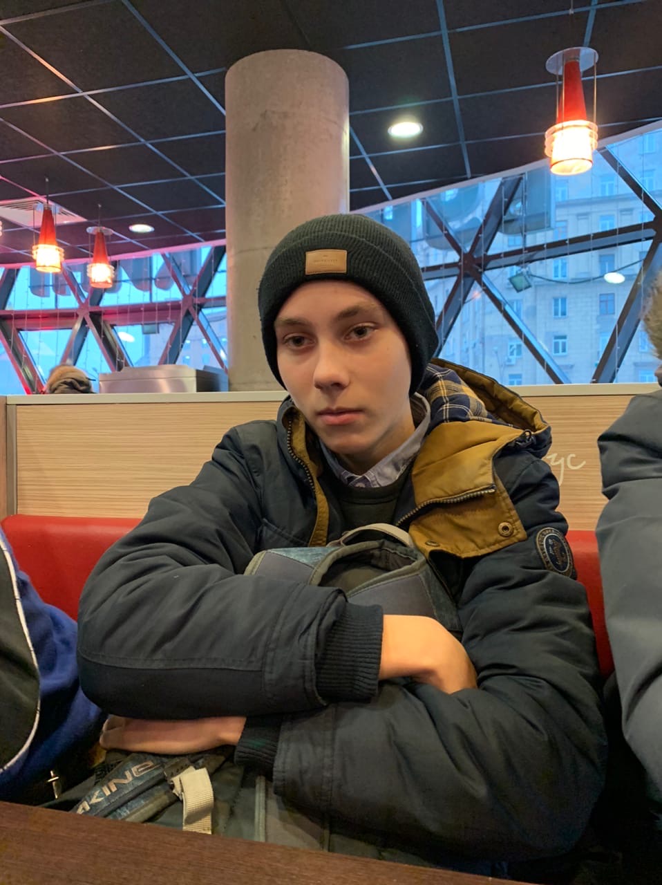Александр в кафе